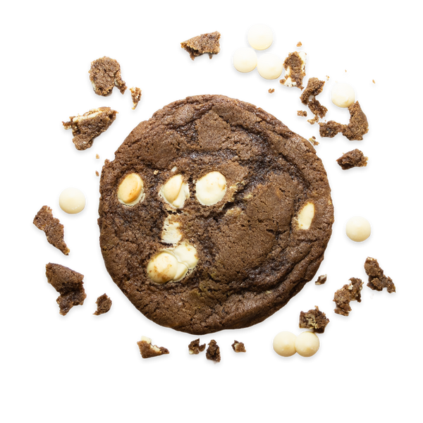 hojicha cookie with white chocolate and hojicha crumbs around it