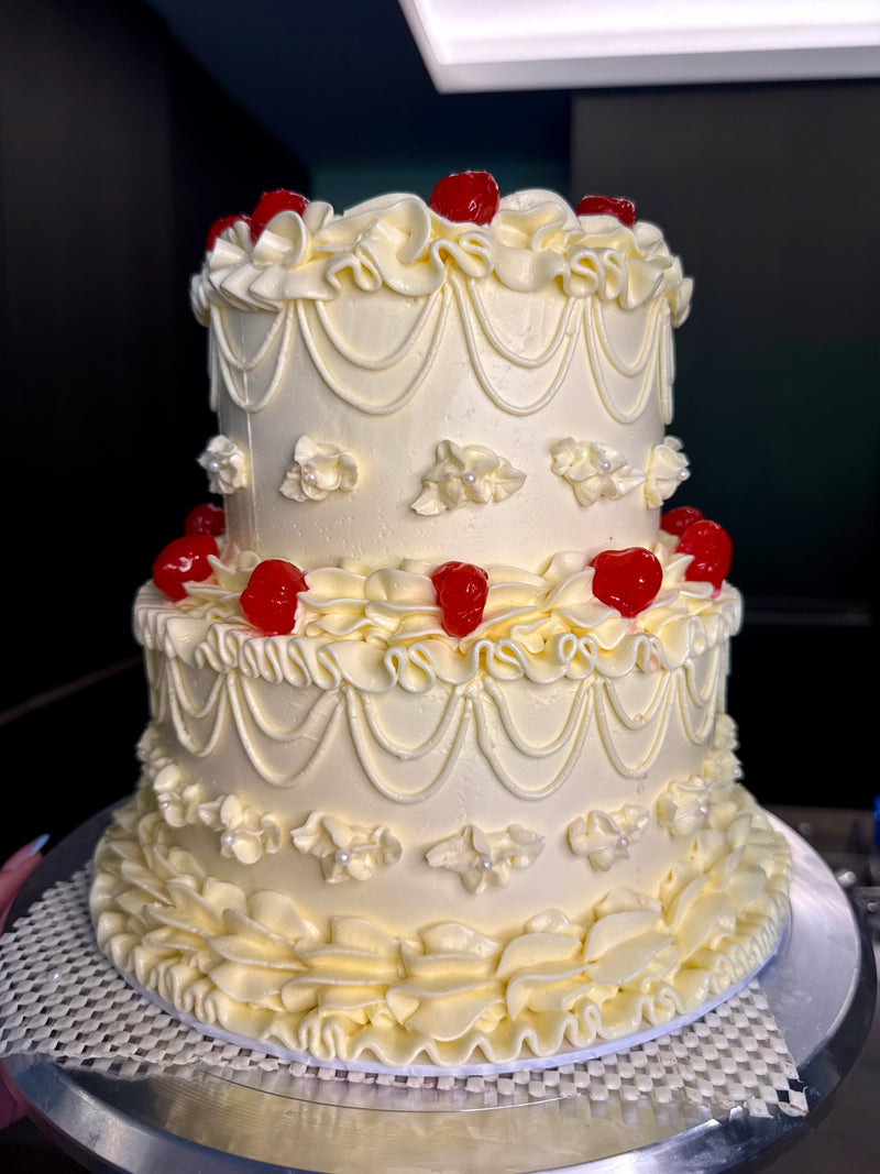 White Vintage Cake